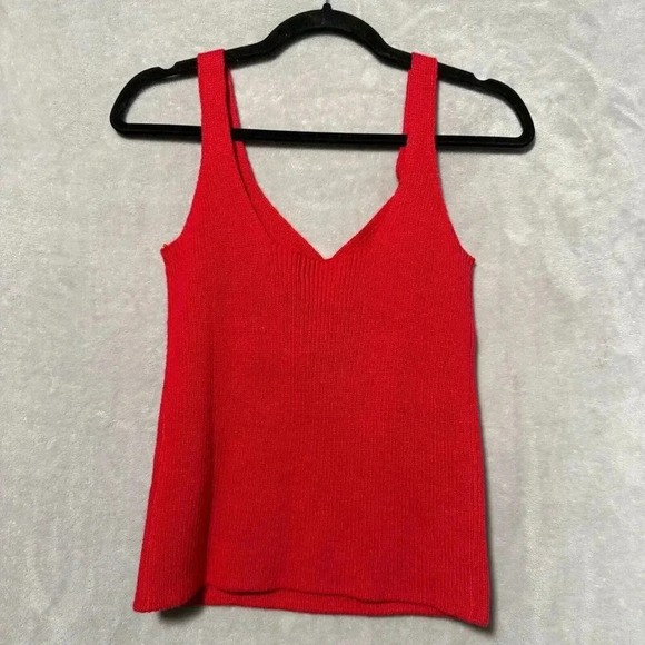 Old Navy Tank Top Womens Small Red Ribbed Knit V Neck Wide Straps Pullover - Picture 2 of 4